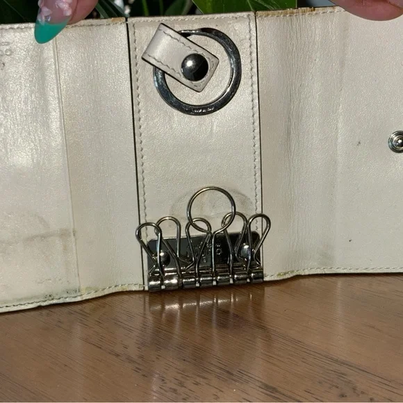 Gucci GG Embossed Leather Key Case - Picture 3 of 7